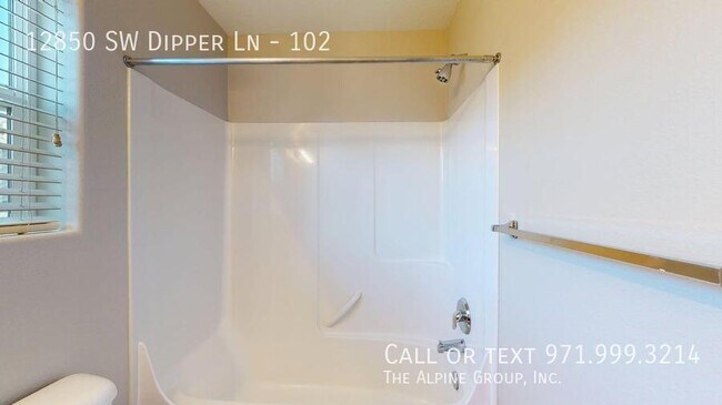 Building Photo - 12850 SW Dipper Ln