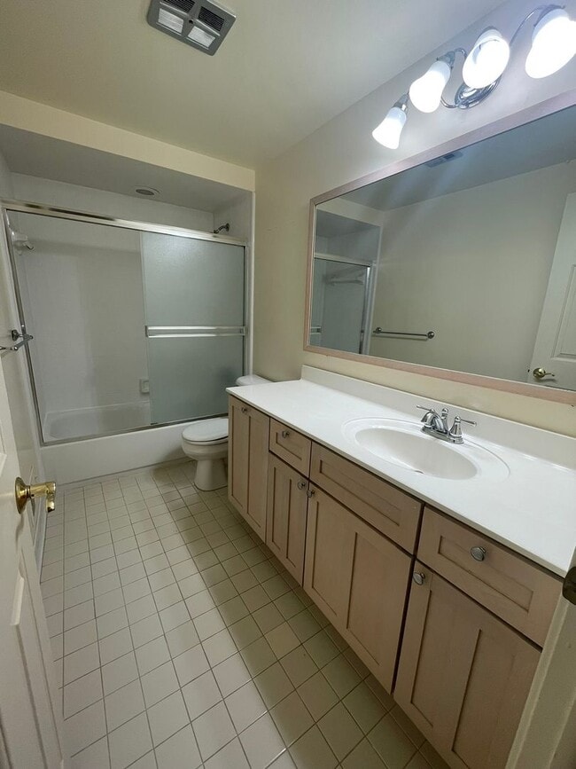 Building Photo - Updated End-Unit Condo in Earhart Village – Prime Location!