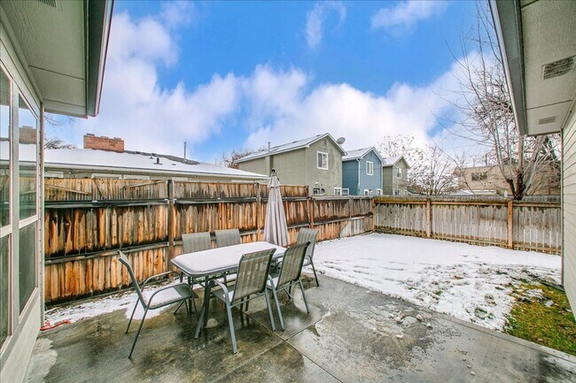 Building Photo - Modern 2 Story Home in North End!