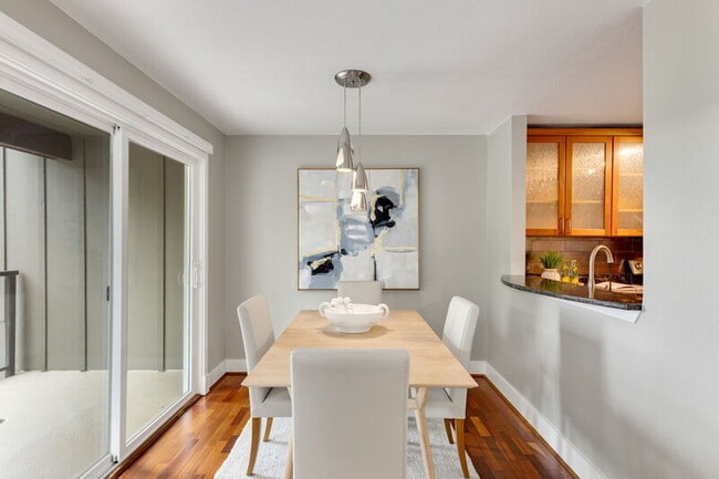 Building Photo - 8980 Redmond - Woodinville Rd NE