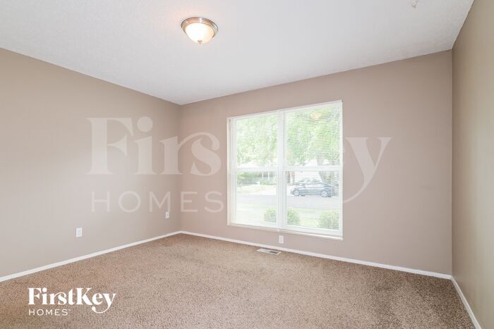 Building Photo - 6219 Silver Fox Dr