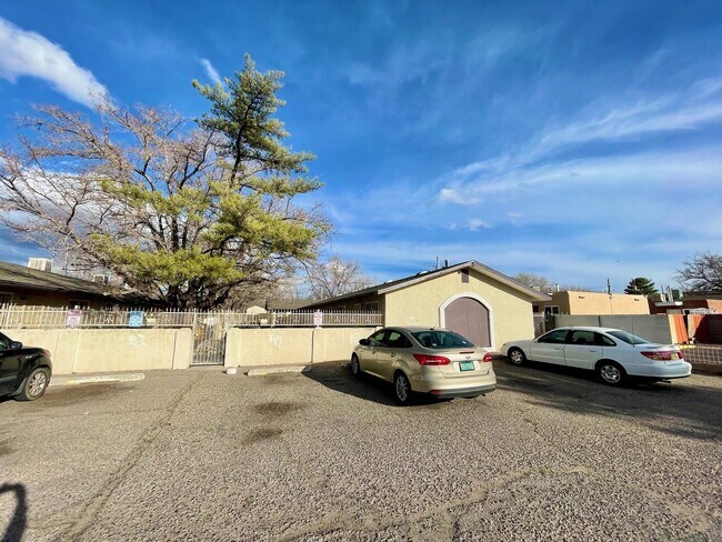 Building Photo - 620 Alcazar St SE