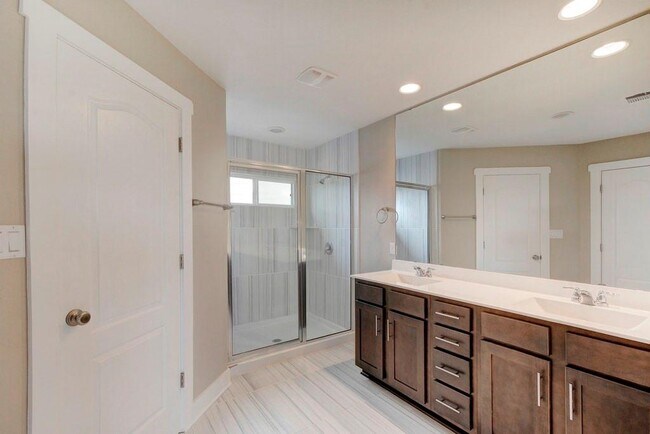 Building Photo - 708 Coconut Grove St