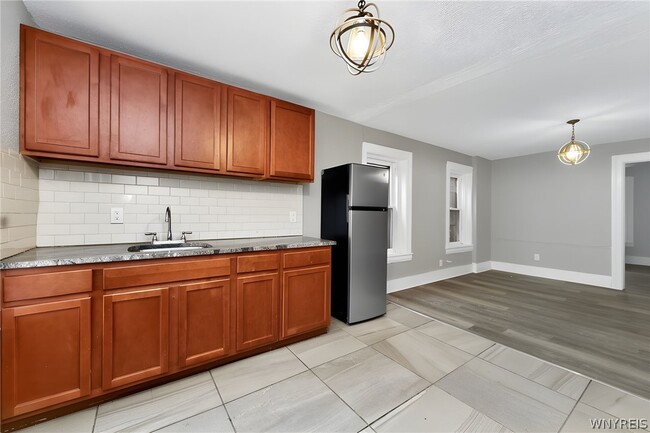 Building Photo - 1023 15th St