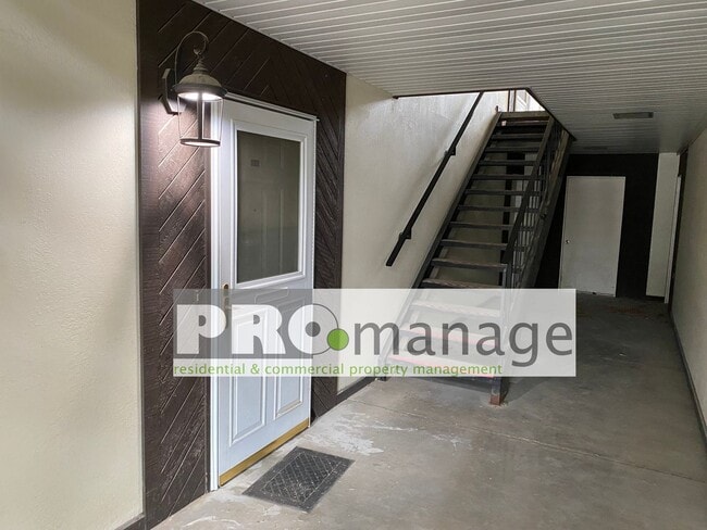 Building Photo - 3bd/2ba condo with gym and pool access