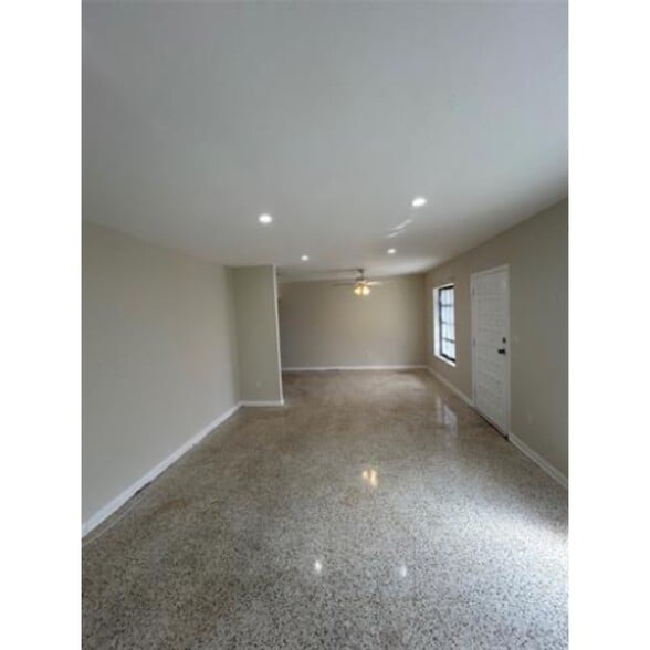 Building Photo - 2020 SW 127th Ct