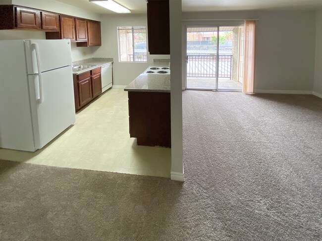Building Photo - 1 Bedroom condo in guard gated community w...