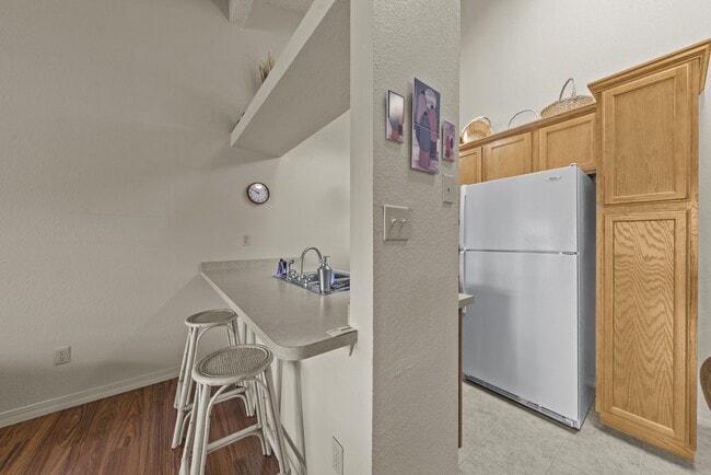 Building Photo - 101 Racquet Dr