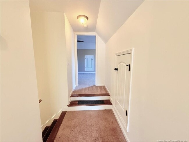 Building Photo - 352 Old Field Loop