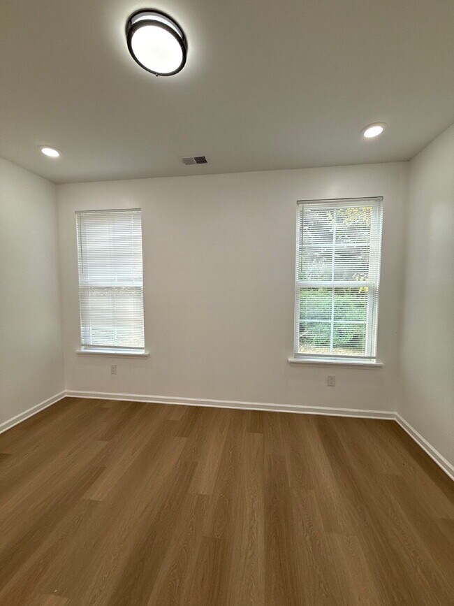 Building Photo - Fully Renovated Spacious 3BR in South Memphis – Section 8 Welcome