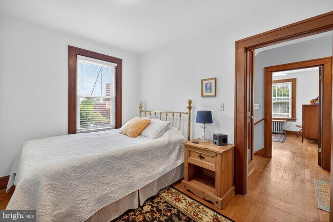 Building Photo - 420 W Cork St