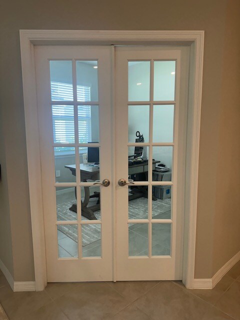 Building Photo - 1126 S Town and River Dr