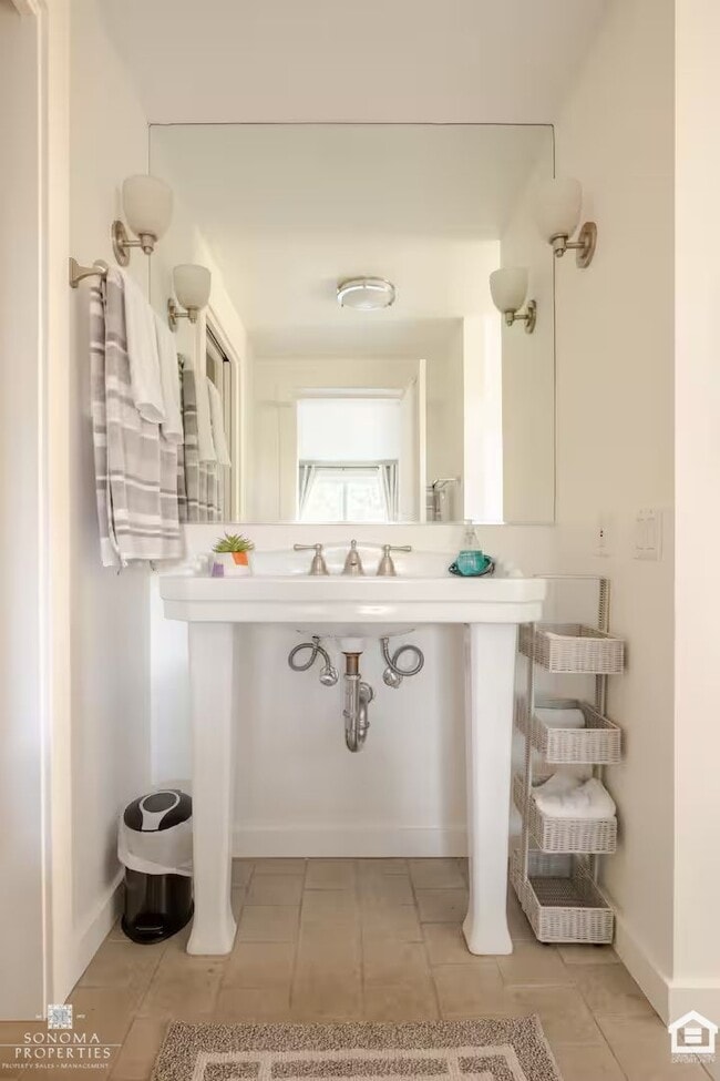 Building Photo - 1 Bedroom Guest Suite Apartment with Sweep...