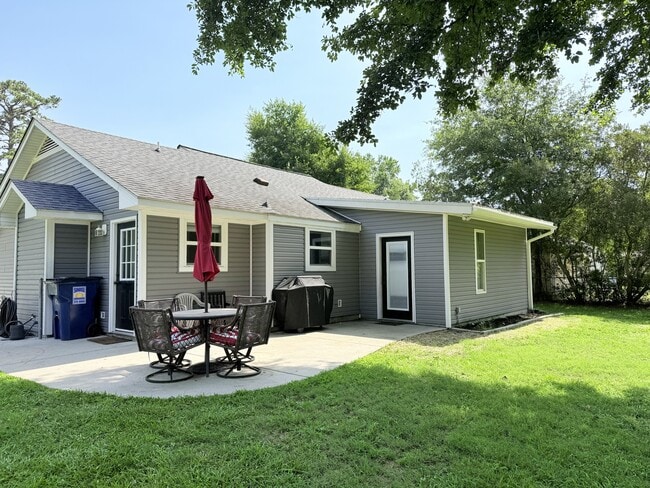 Building Photo - 35 Burlington Cir