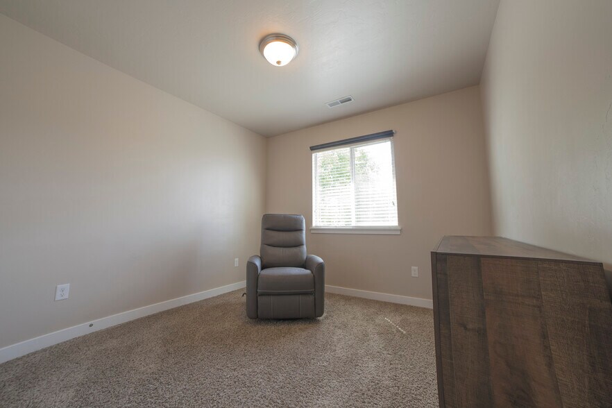 Building Photo - 2666 W Cottonwood Dr