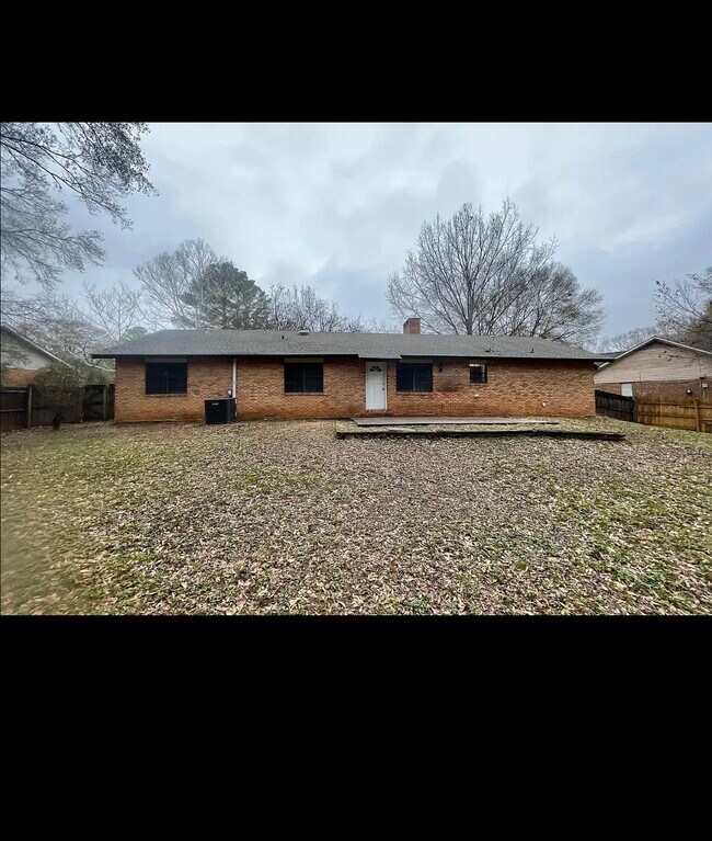Building Photo - 233 Pecan Creek Dr