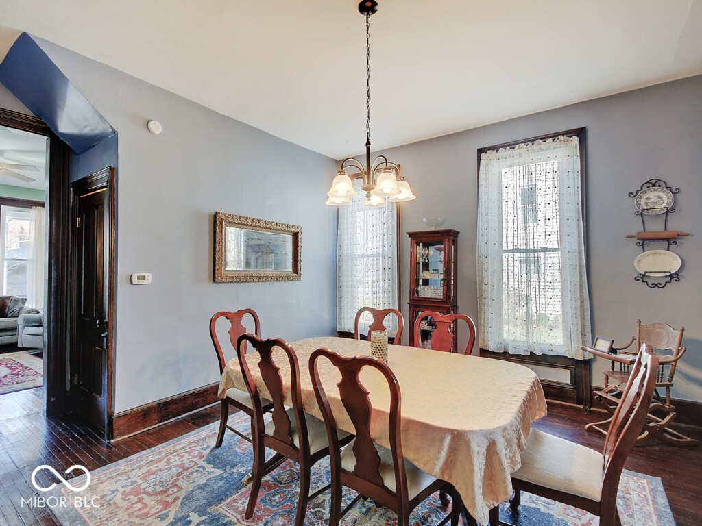 Building Photo - 345 E King St