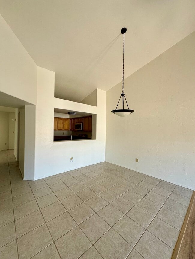 Building Photo - FOR RENT