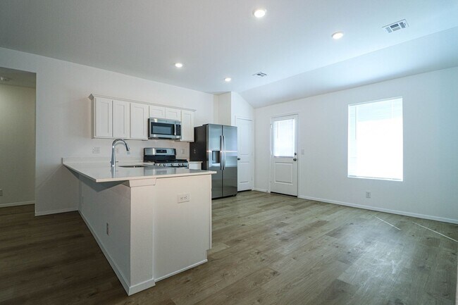 Building Photo - 3122 S 15th Pl