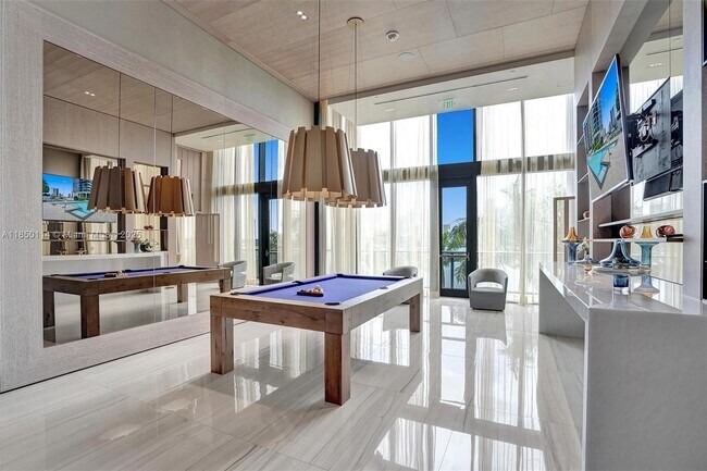 Building Photo - 5000 Island Estates Dr