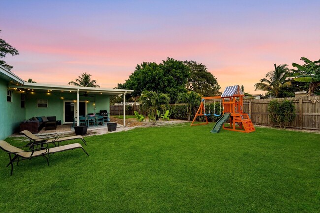 Building Photo - 1424 Willow Rd