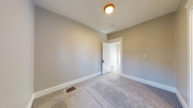 Building Photo - 3915 Hyde Ave