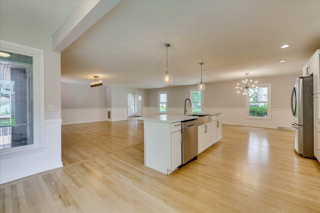 Building Photo - 2111 Huron Dr
