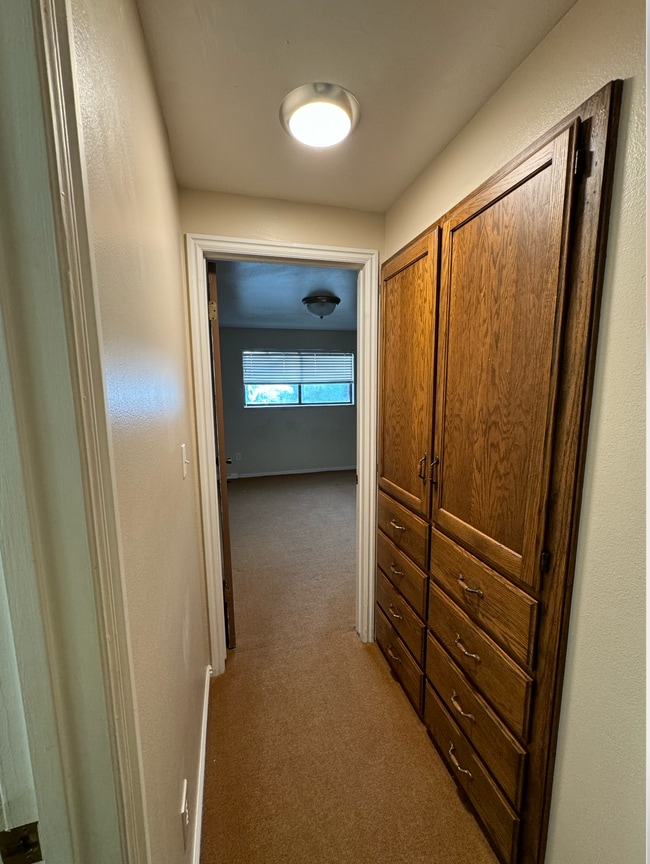 Building Photo - Orem Duplex