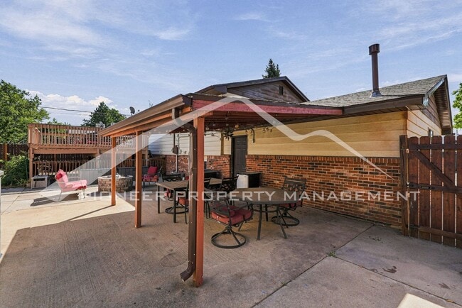 Building Photo - 229 Florence Ave