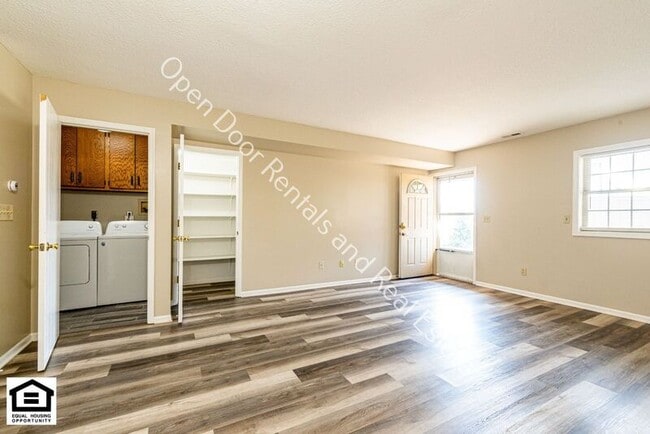 Building Photo - 1000 Old Brick Rd