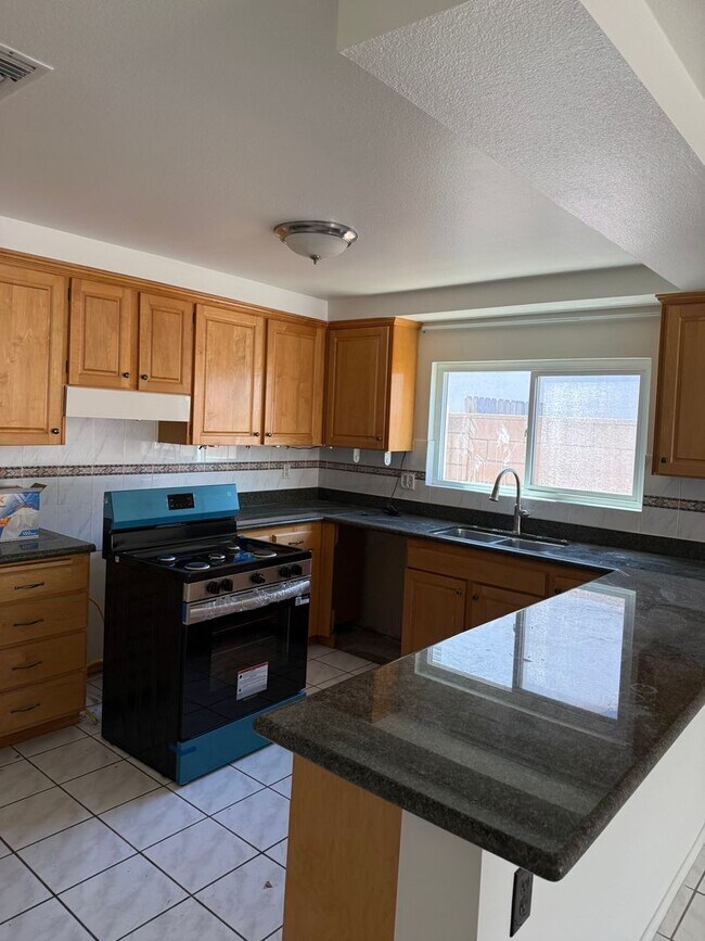 Building Photo - 3724 Valle Vista Dr