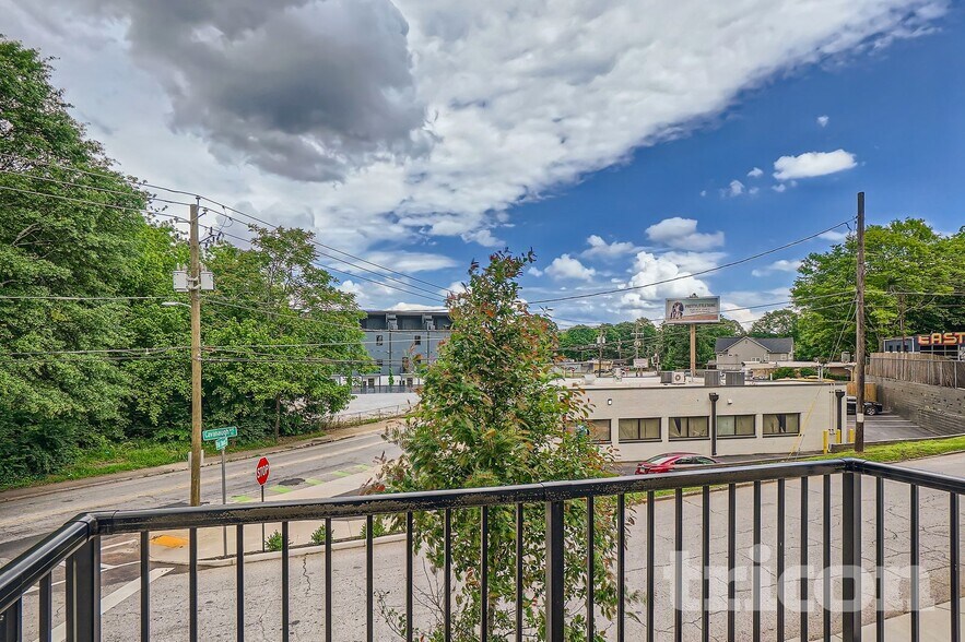 Building Photo - 865 Cavanaugh Ave SE