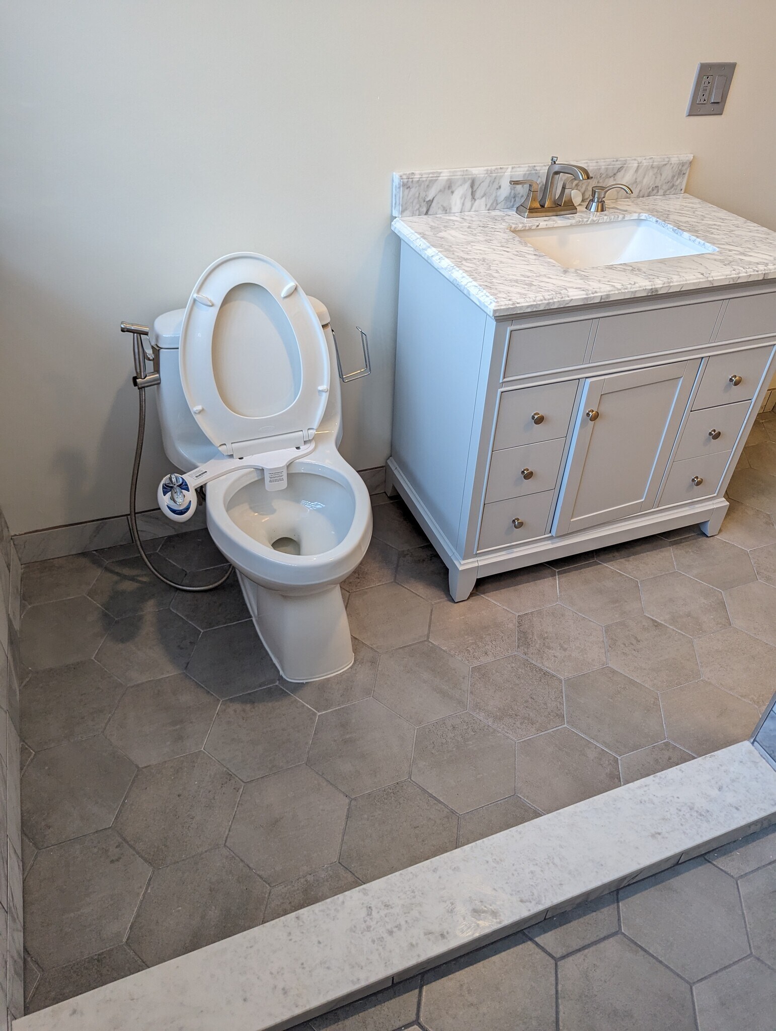 Building Photo - 3322 W Catalpa Ave