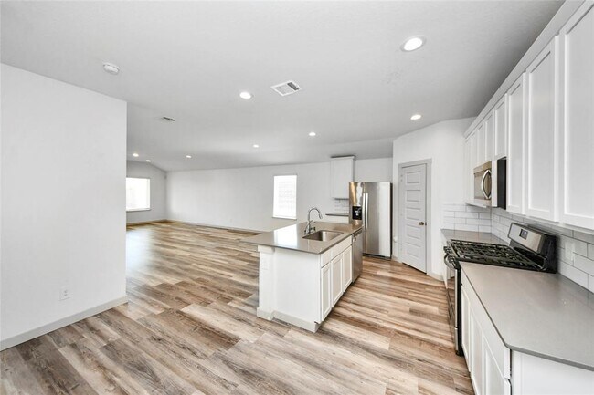 Building Photo - 14734 Sweetwater Dr