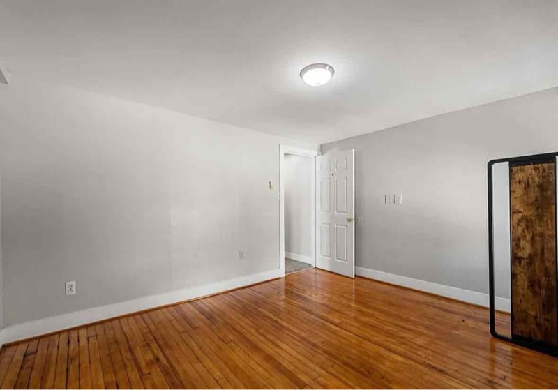 Building Photo - 223 Baker St