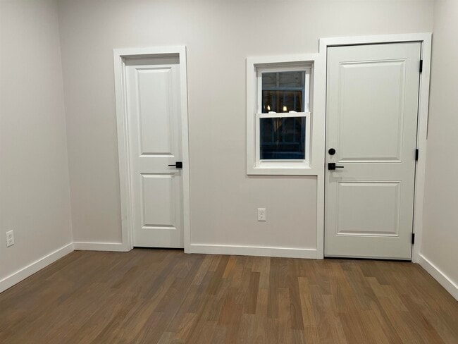 Building Photo - 107 Magazine St