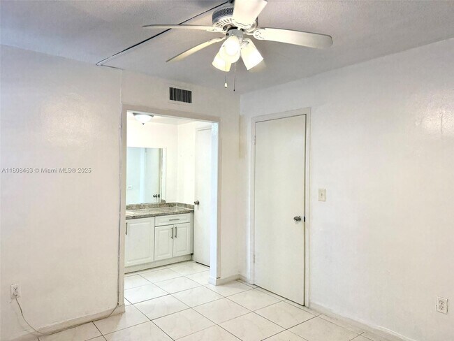 Building Photo - 1525 NW 19th Terrace