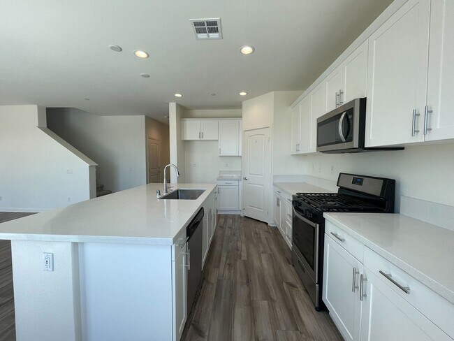 Building Photo - 5-Bedroom Home, Including In-Law Suite, in...