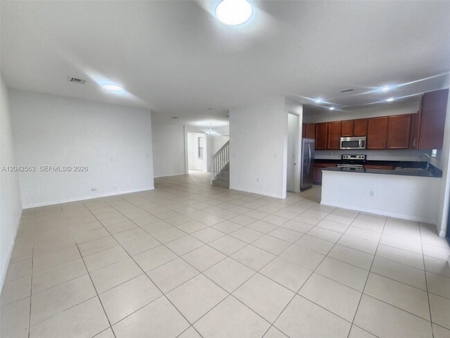 Building Photo - 641 NE 191st Ter