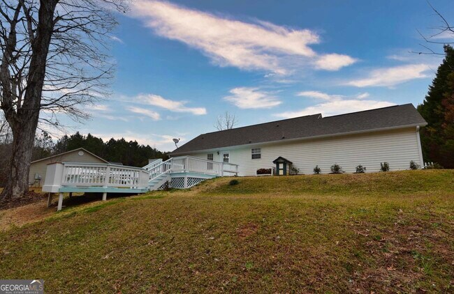 Building Photo - 105 Redwood Dr