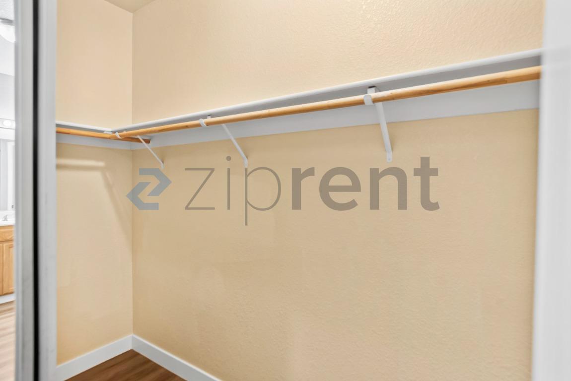 Building Photo - Unit