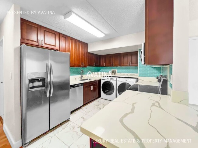 Building Photo - 2533 Ala Wai Blvd