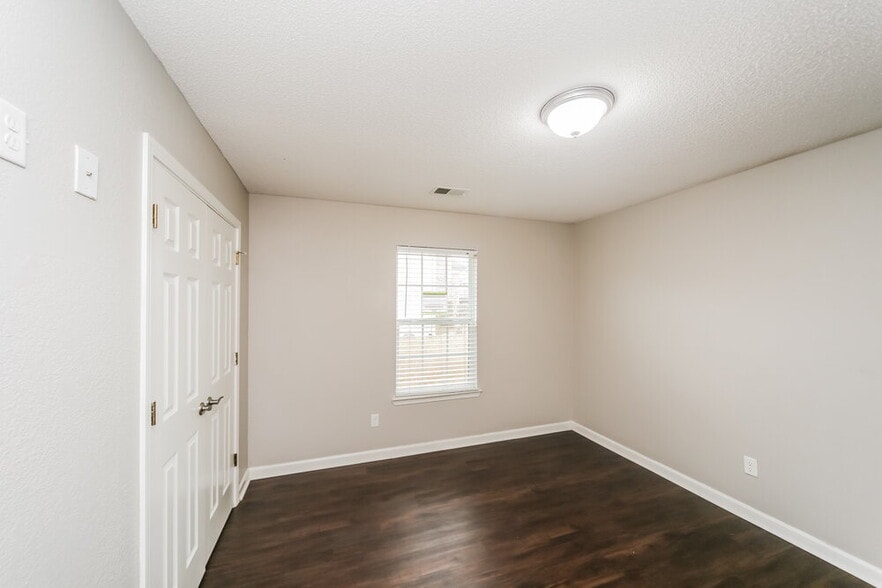 Building Photo - 4123 Chelsea Wood Cove