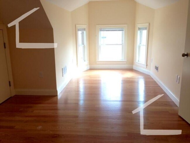 Building Photo - nice 4 bed in Newton