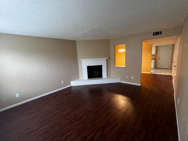 Building Photo - 85 E Caldwood Dr