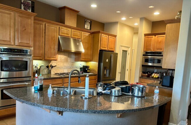 Building Photo - 5/3 (3521 sqft)-Pool, Firepit, Dog Run, Ou...