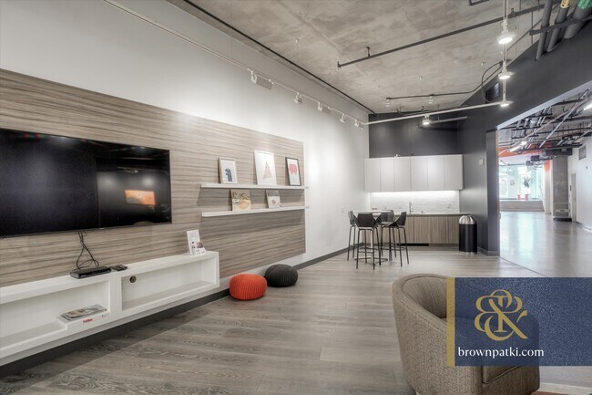 Building Photo - 45 Bartlett St