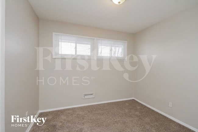 Building Photo - 15439 Elm St