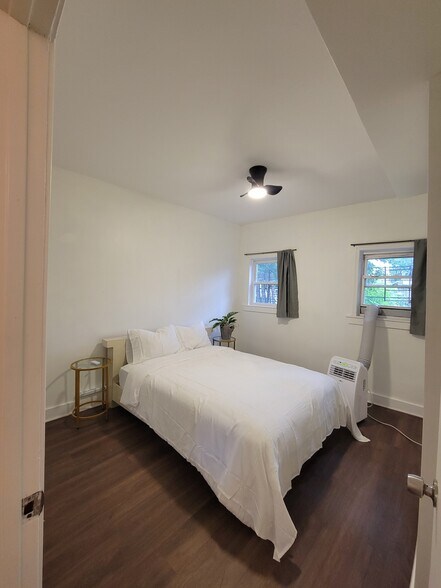 Building Photo - 4335 S Saint Lawrence Ave