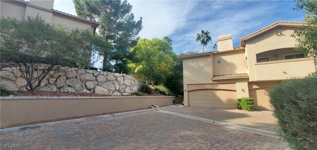 Building Photo - 2050 W Warm Springs Rd